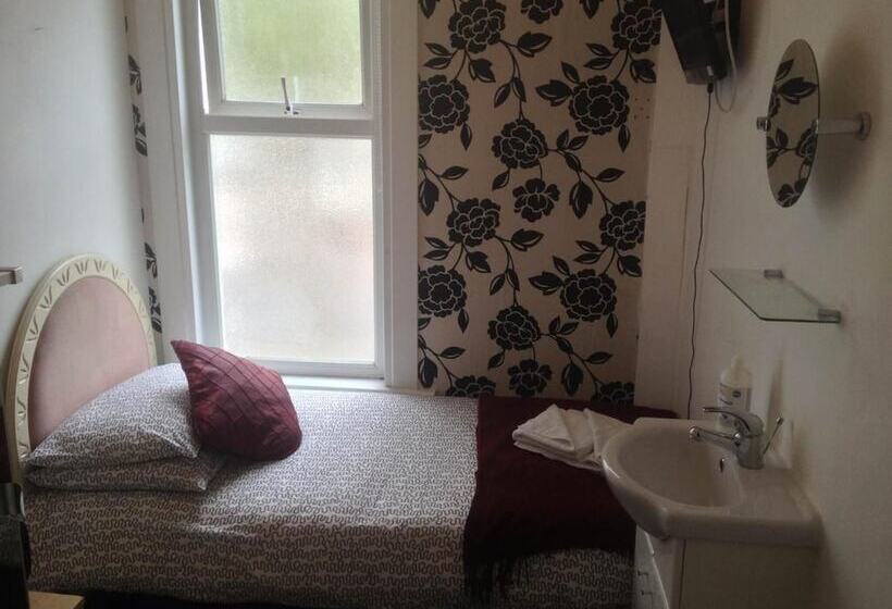 פנסיון Malvern Lodge Guest House  Close To Beach, Train Station & Southend Airport