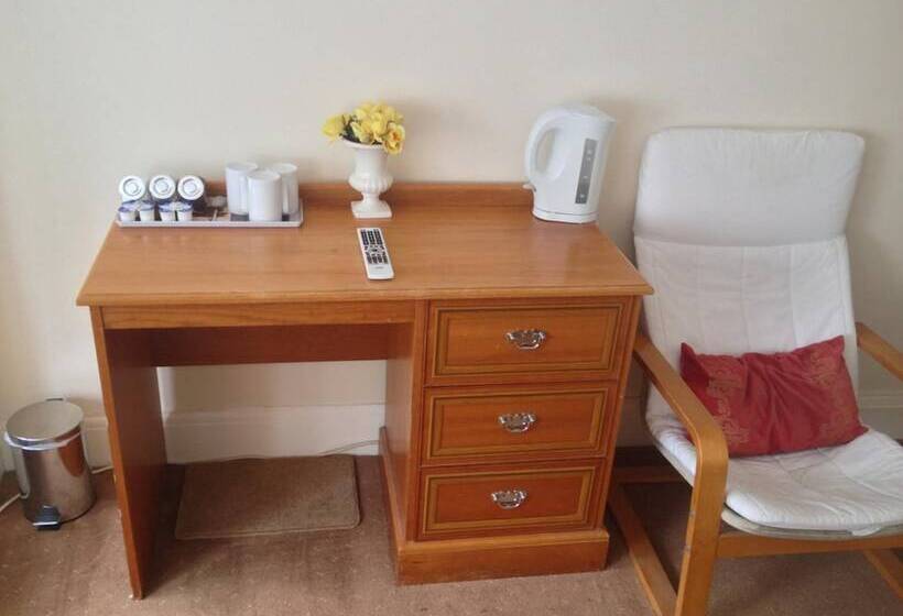 פנסיון Malvern Lodge Guest House  Close To Beach, Train Station & Southend Airport