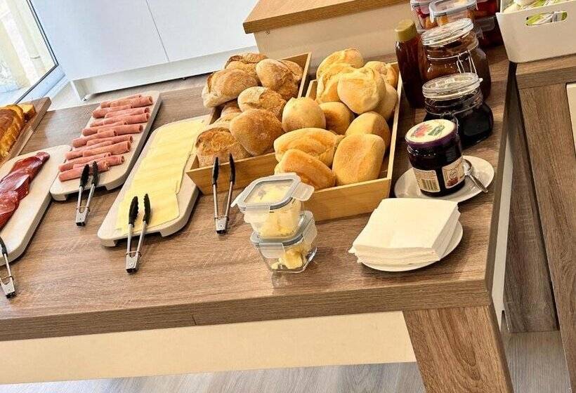 بنسيون Marinha Garden Inn   Al