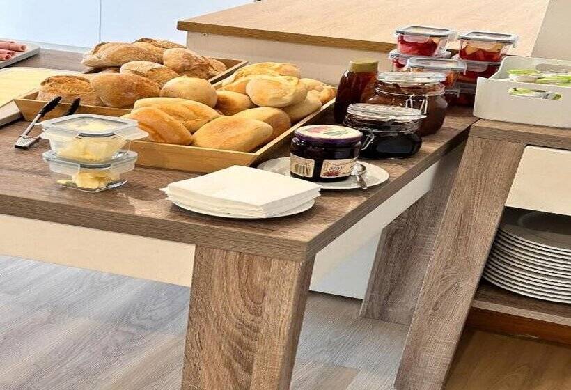 بنسيون Marinha Garden Inn   Al