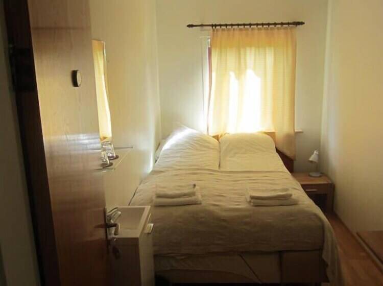 پانسیون Nes Guesthouse