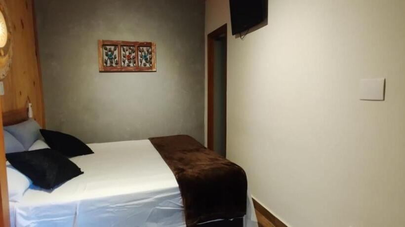 Pension Pousada Sitio Das Flores 12 Km De Macacos Nova Lima