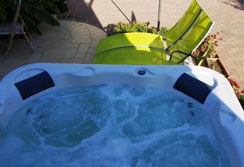 ペンション Tölgyfakuckó Apartman