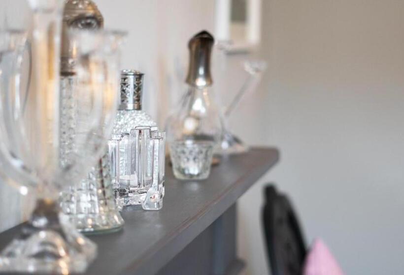 ペンション Trefoil Guest House