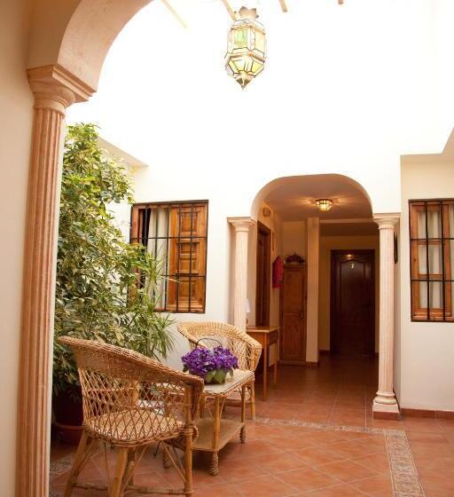 Pensión Y Apartamentos El Taxi