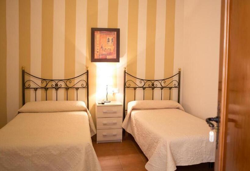 Pensión Y Apartamentos El Taxi