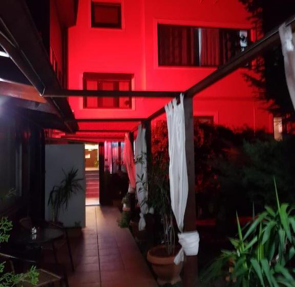 Pensiunea Red Rose Apartments