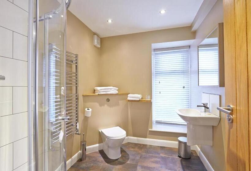 Общежитие 1885 The Venue Pub, Restaurant, Rooms & Function House