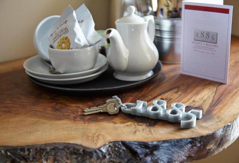 Общежитие 1885 The Venue Pub, Restaurant, Rooms & Function House