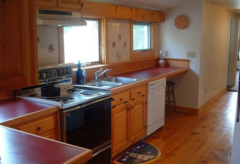 Общежитие Beach Cottage Inn