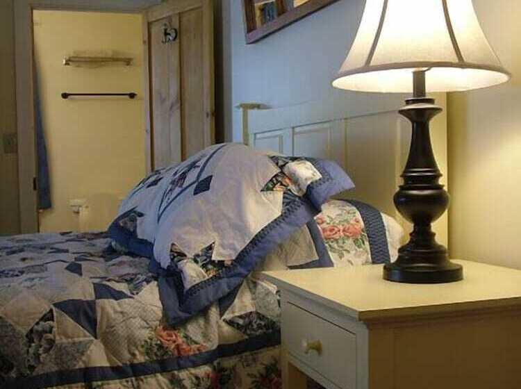 Общежитие Beach Cottage Inn