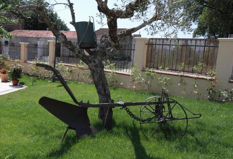 Отель Azienda Agrituristica La Tenuta Del Falco