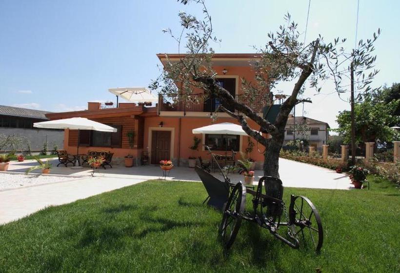 Отель Azienda Agrituristica La Tenuta Del Falco