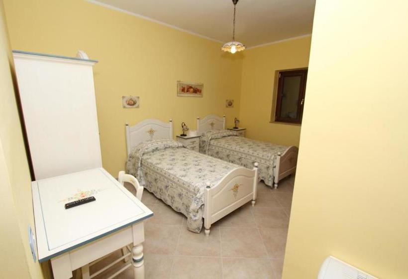 Отель Azienda Agrituristica La Tenuta Del Falco