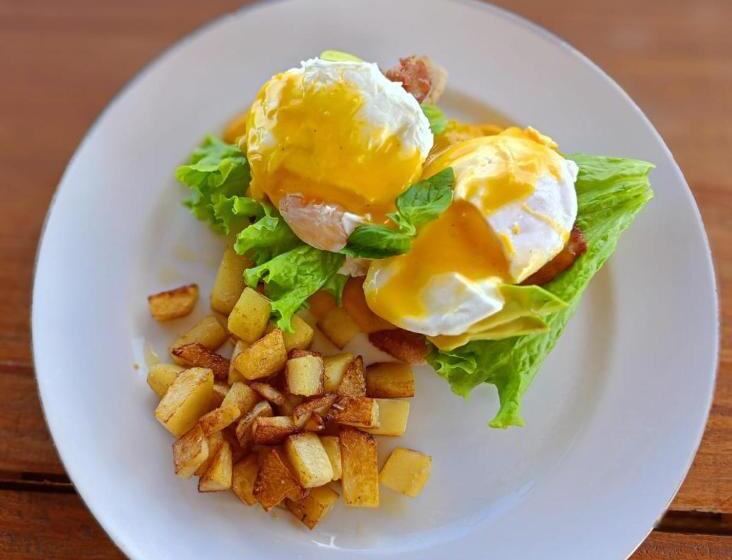 פנסיון Amed Stop Inn Homestay, Rooftop Restaurant And Bar