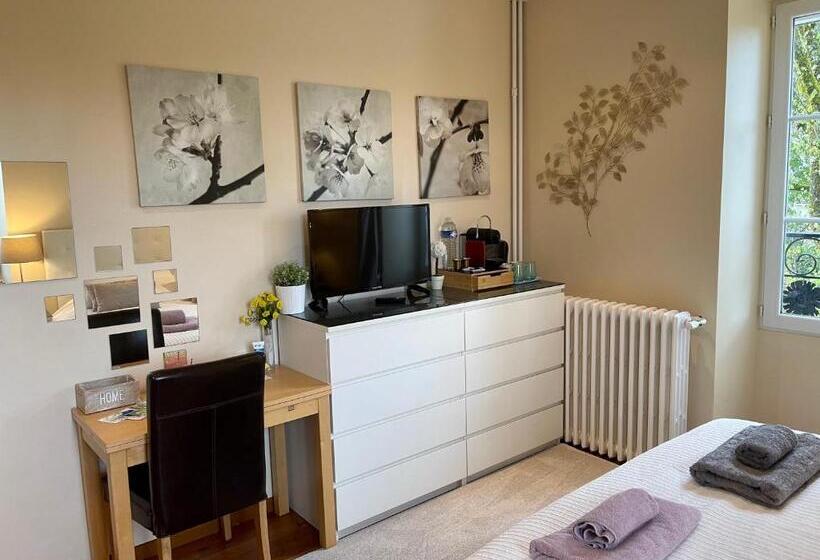 بنسيون Gites Du Caylar   Chambres Et Appartments