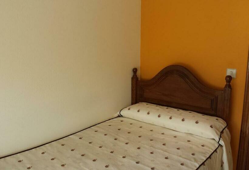 פנסיון Hostal Atila