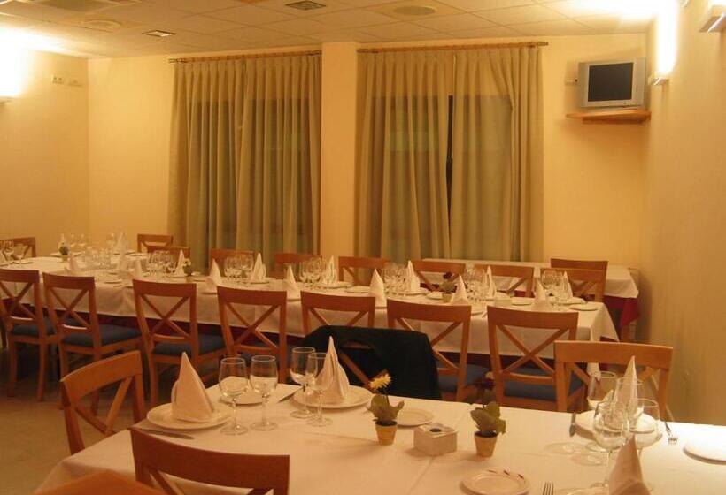 بنسيون Hostal Ciudad De Cáparra