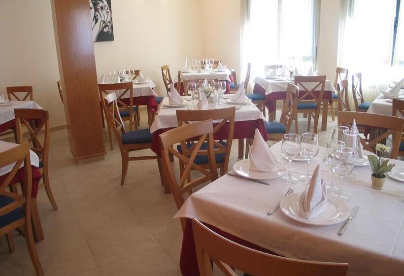 بنسيون Hostal Ciudad De Cáparra