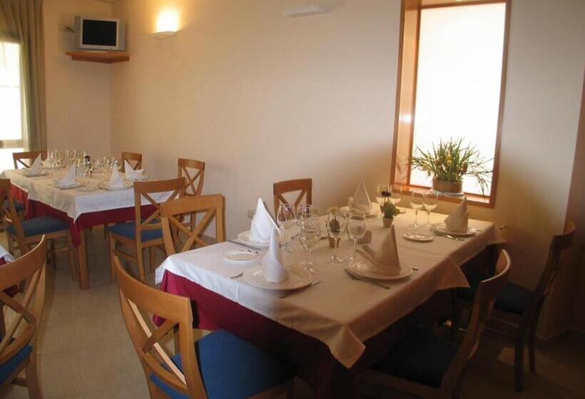 بنسيون Hostal Ciudad De Cáparra