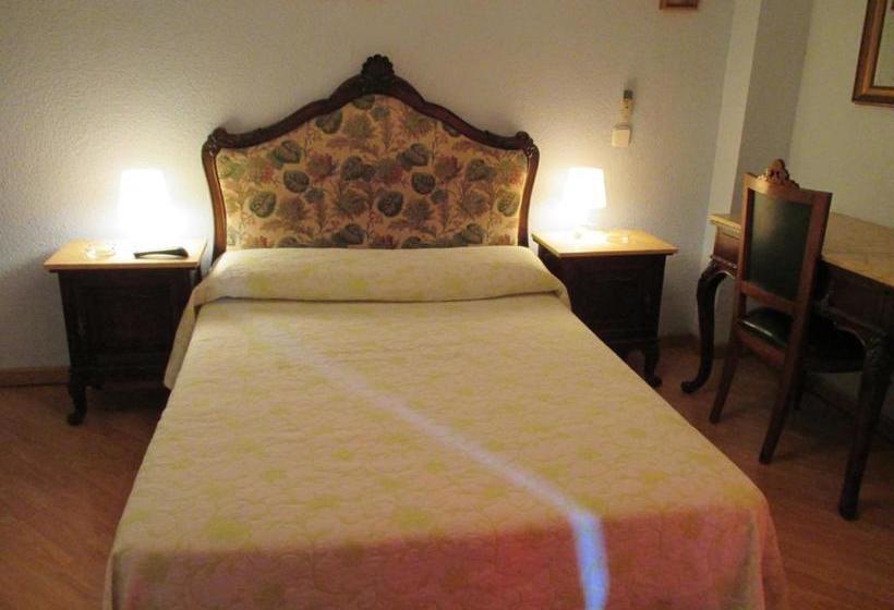 بنسيون Hostal Pradillo