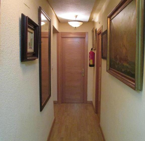 بنسيون Hostal Pradillo