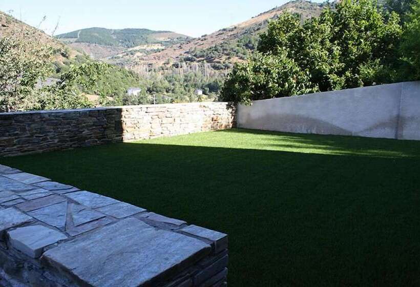 Пансион Hostal Tres Campanas