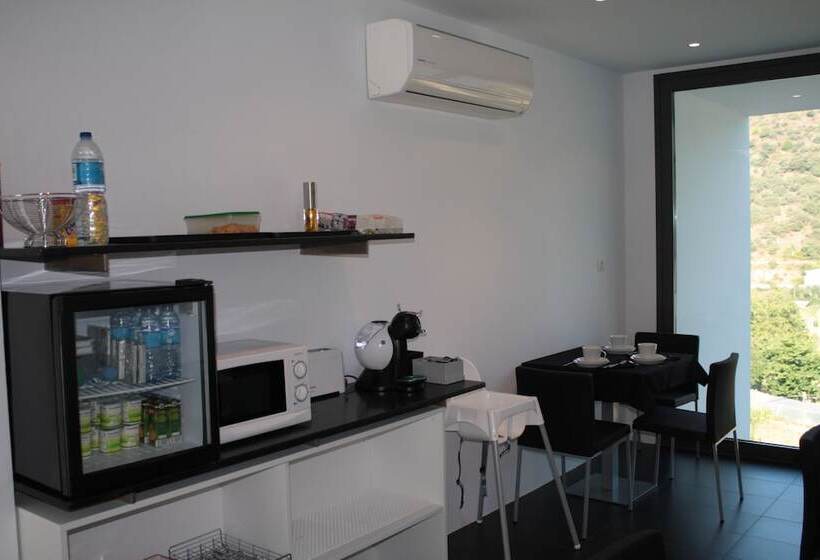 Пансион Hostal Tres Campanas