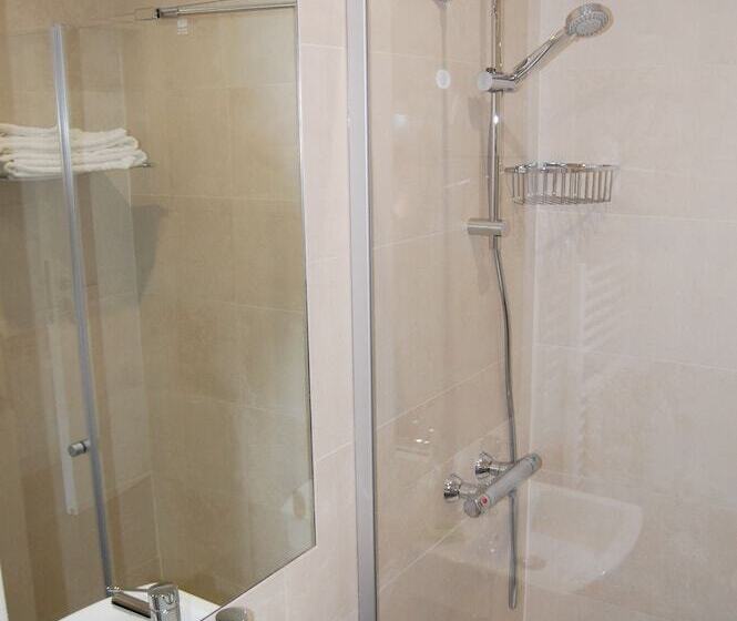 Пансион Hostal Tres Campanas