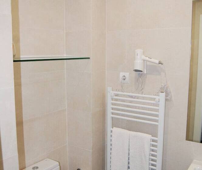 Пансион Hostal Tres Campanas