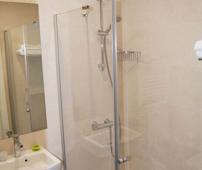 Пансион Hostal Tres Campanas