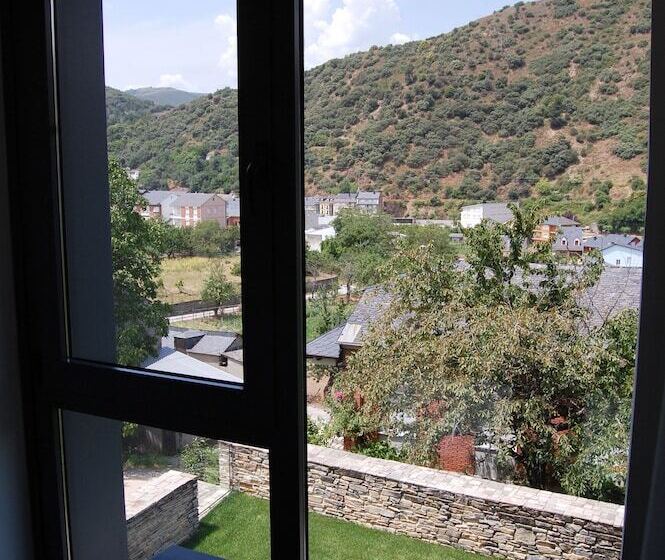 Пансион Hostal Tres Campanas