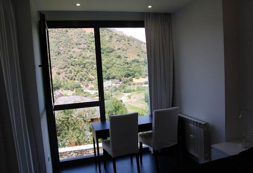 Пансион Hostal Tres Campanas