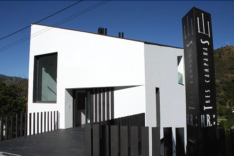 Пансион Hostal Tres Campanas