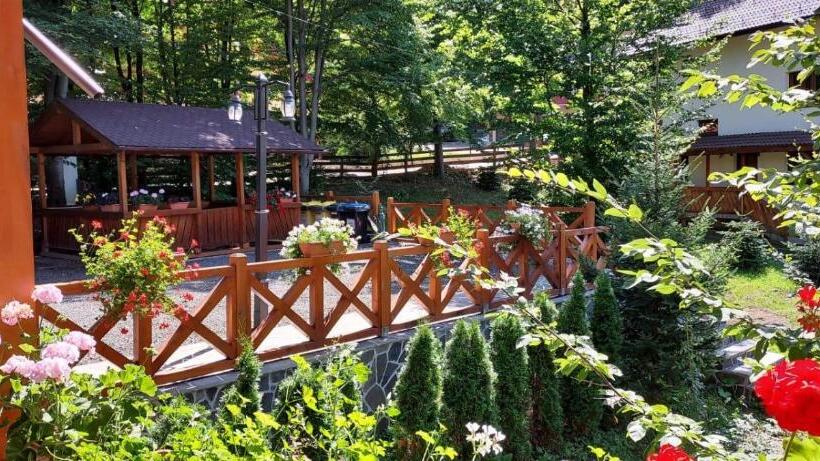 펜션 Pintea Chalet