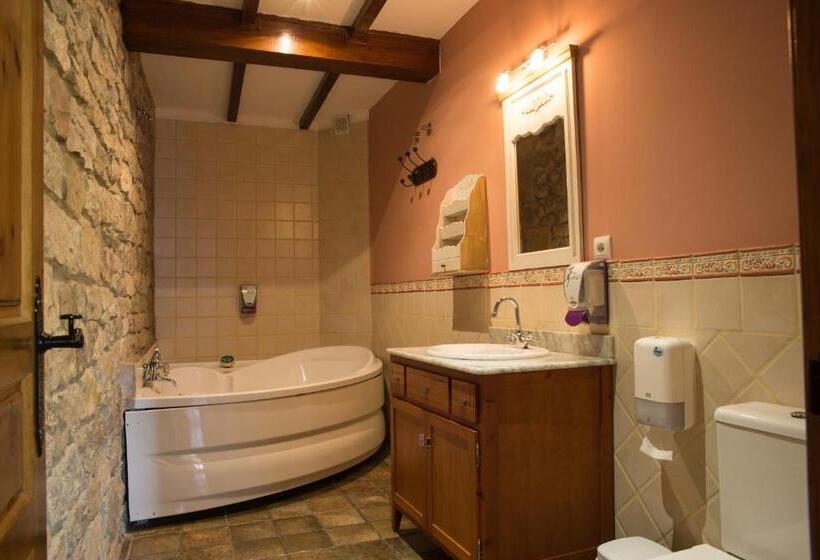 פנסיון Trisileja En Posada La Busta