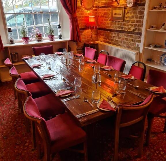 Общежитие Kings Arms