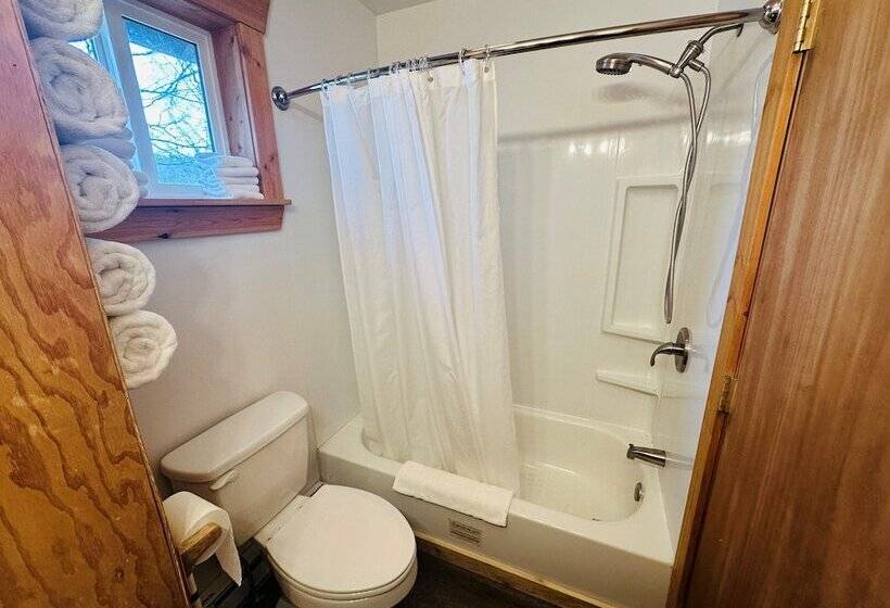 فندق صغير Swiss Alaska Inn