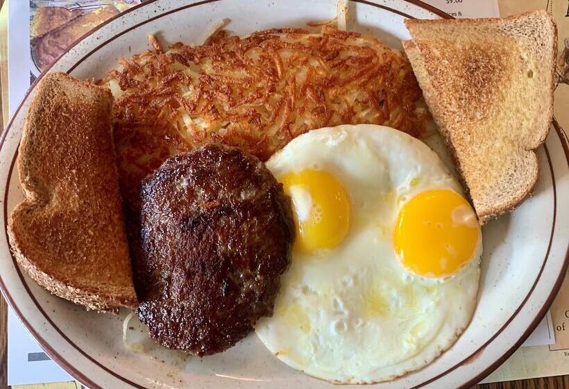 فندق صغير Swiss Alaska Inn