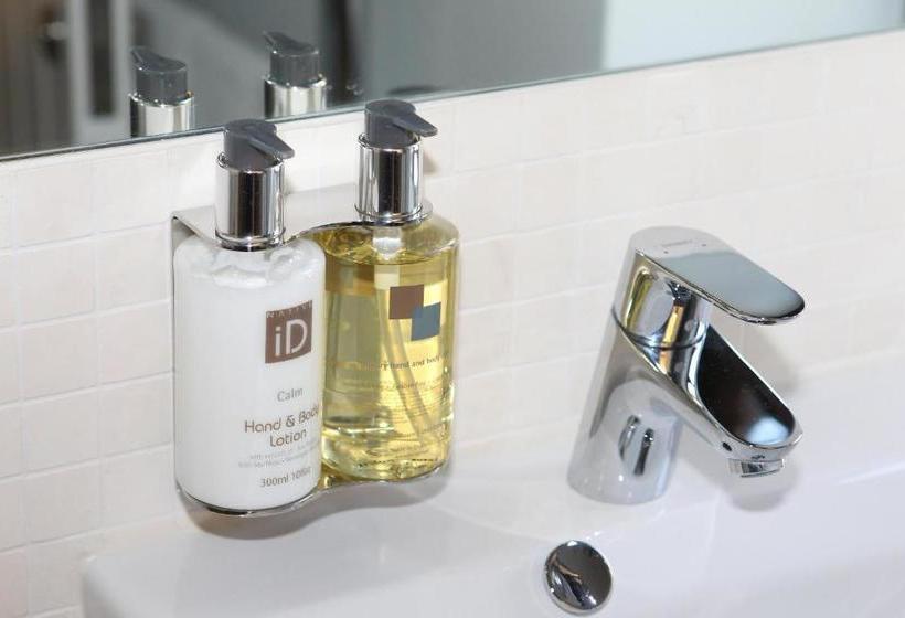 הוסטל The Compasses