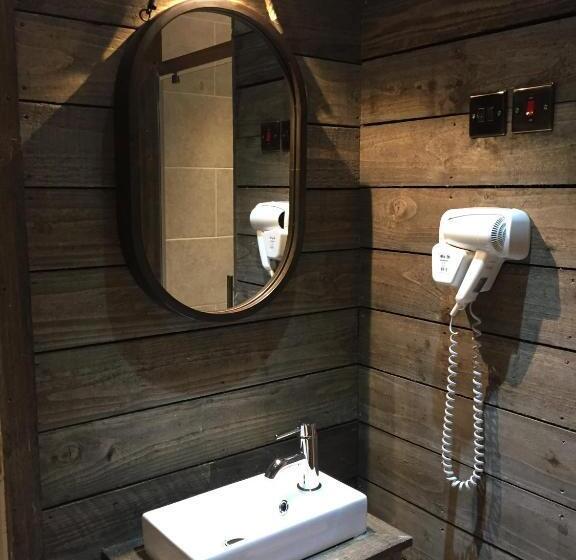 ユースホステル Tilted Wig