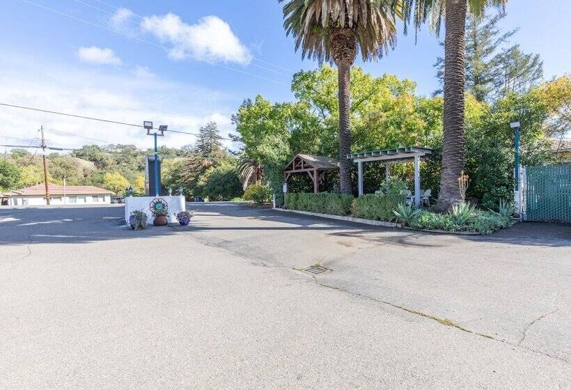 호스텔 Vineyard Valley Inn