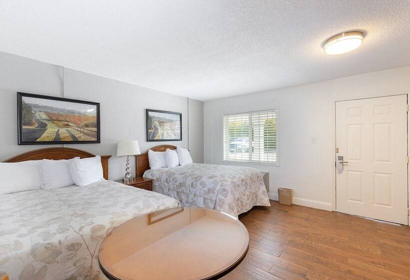 호스텔 Vineyard Valley Inn