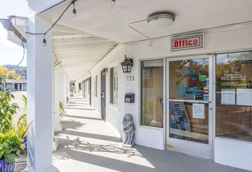 호스텔 Vineyard Valley Inn