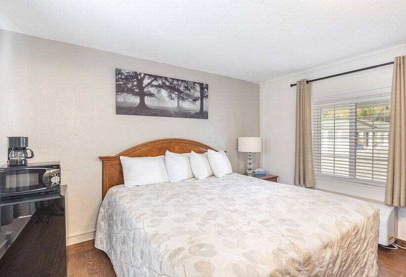 호스텔 Vineyard Valley Inn