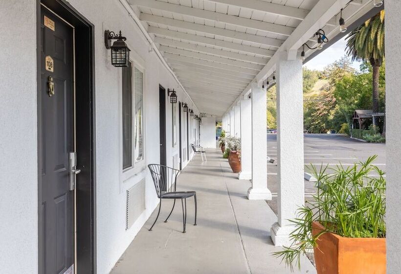 호스텔 Vineyard Valley Inn