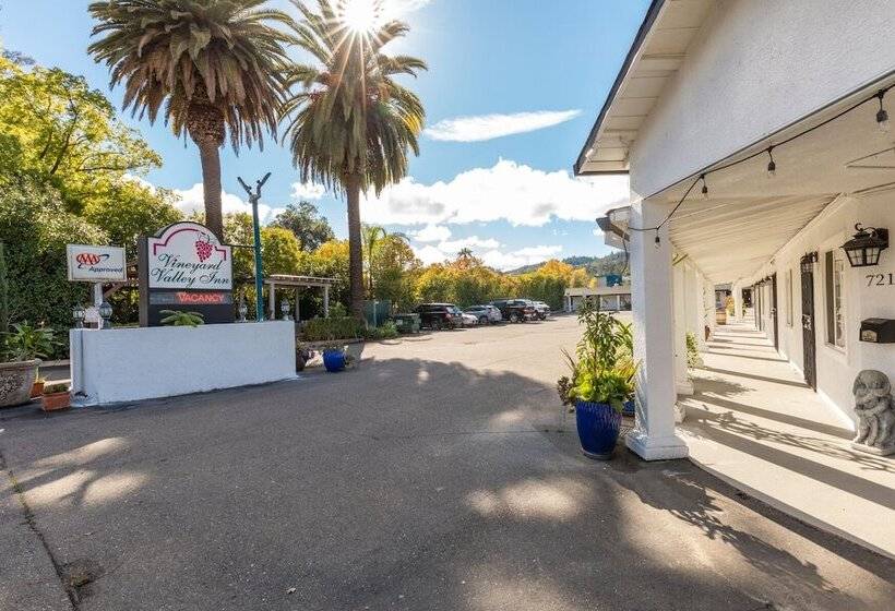 호스텔 Vineyard Valley Inn