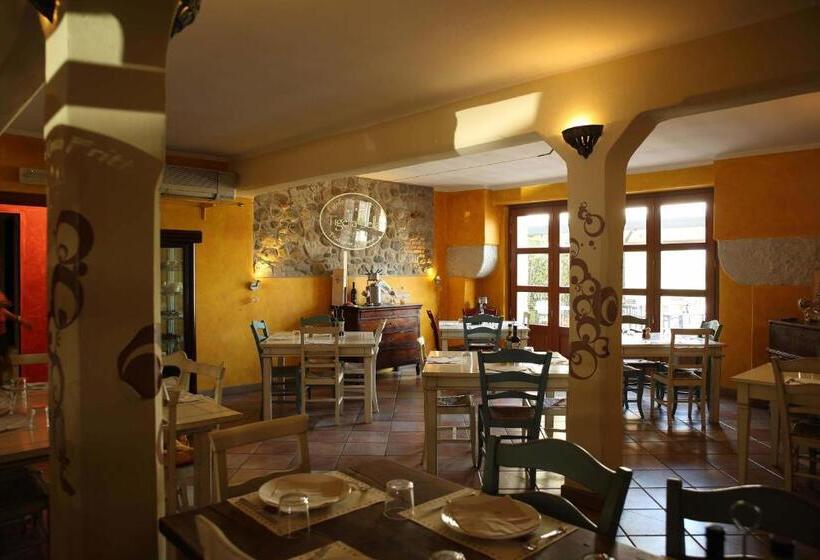 ホテル Agriturismo Corte Pellegrini