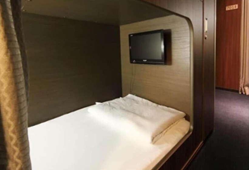 Nikoh Capsule Hotel Refre   Hostel   Caters To Men