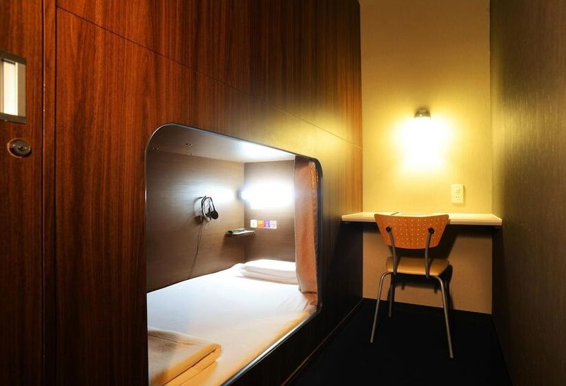 Nikoh Capsule Hotel Refre   Hostel   Caters To Men